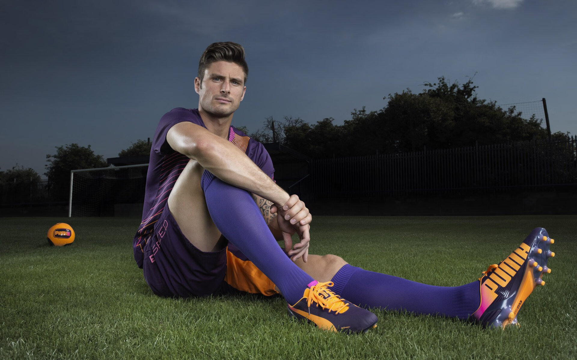 哥伦比亚队在足球比赛中脱颖而出，哥伦比亚足球队球星