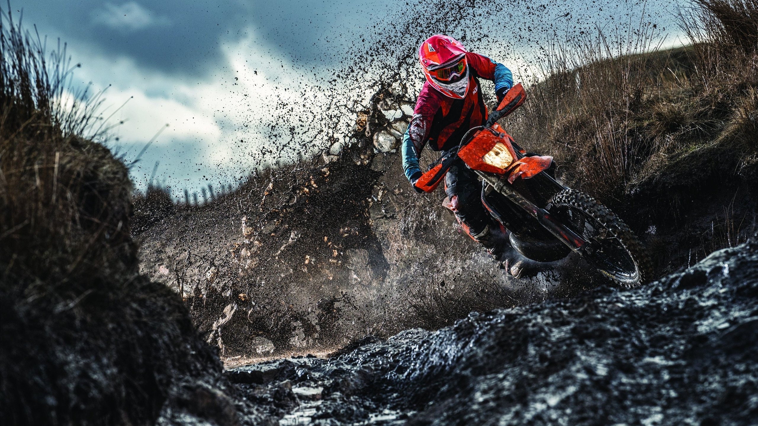 哥伦比亚队门将穆斯莱拉在巴黎奥运会上展现出高水平的扑救能力